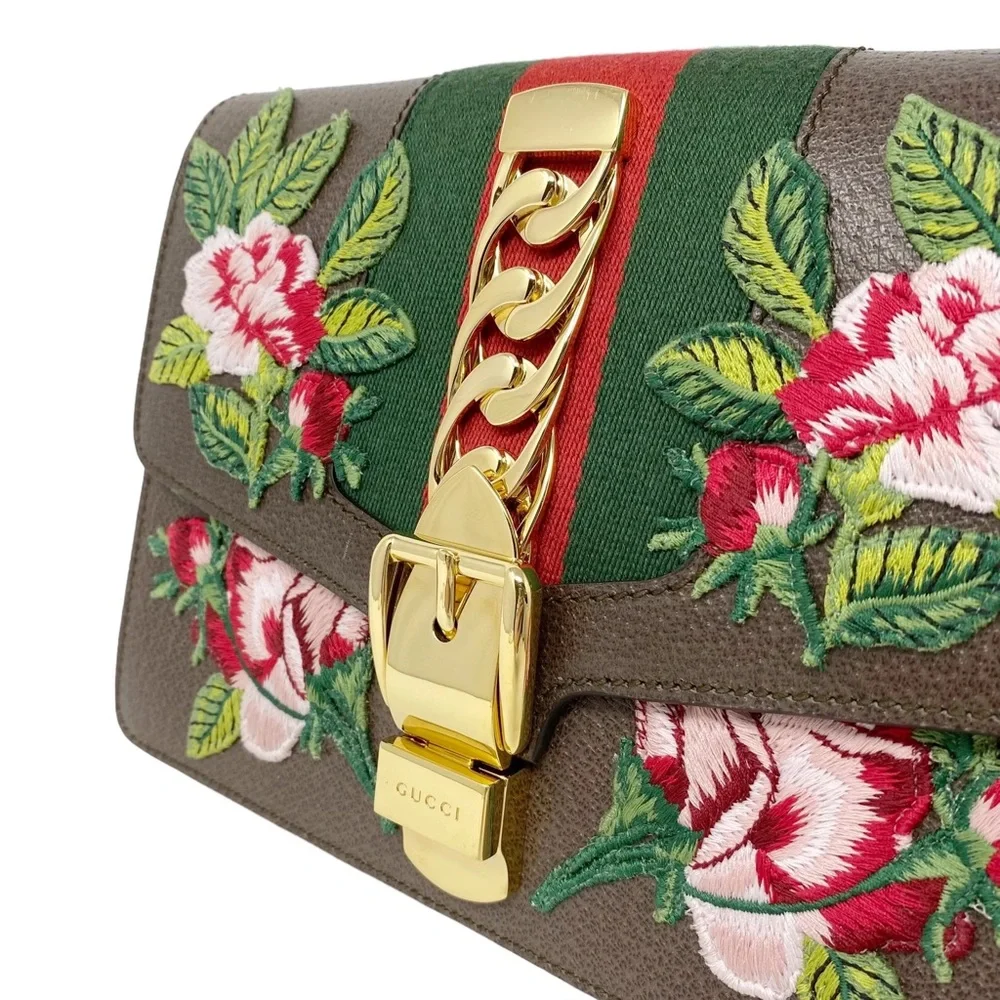 ❌SOLD❌Gucci Embroidered Sylvie Clutch Belt Bag - Picture 10 of 14